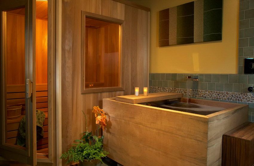 Ванная комната в японском стиле с присоединенной сауной