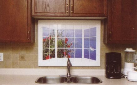 Ложное окно на фартуке кухни