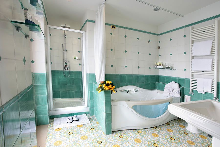 Отель Lloyd’s Baia Hotel, ванная комната