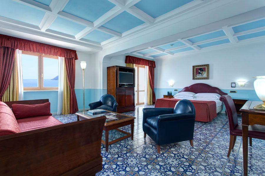 Отель Lloyd’s Baia Hotel, номер в сине-голубом цвете