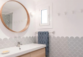 Ванная комната и кухня в средиземноморском стиле в проекте по ремонту мансарды