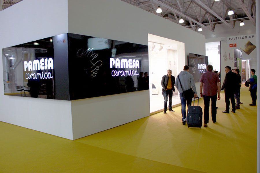 На выставке Batimat компания Pamesa представляет изделия широкого формата с ярким блеском