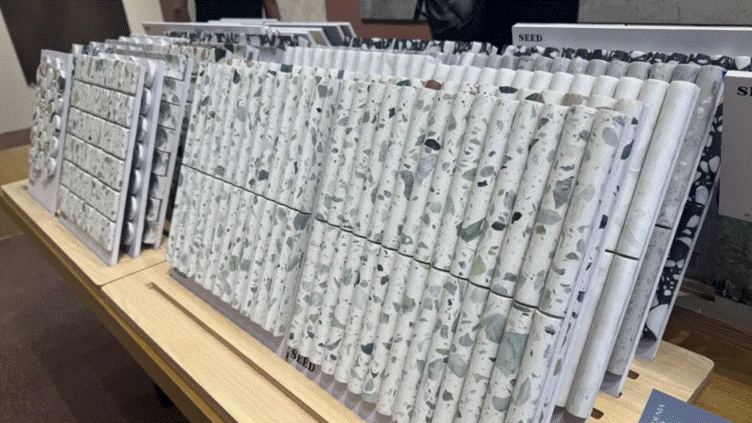 плитка под металл на выставке в Фошане 2025