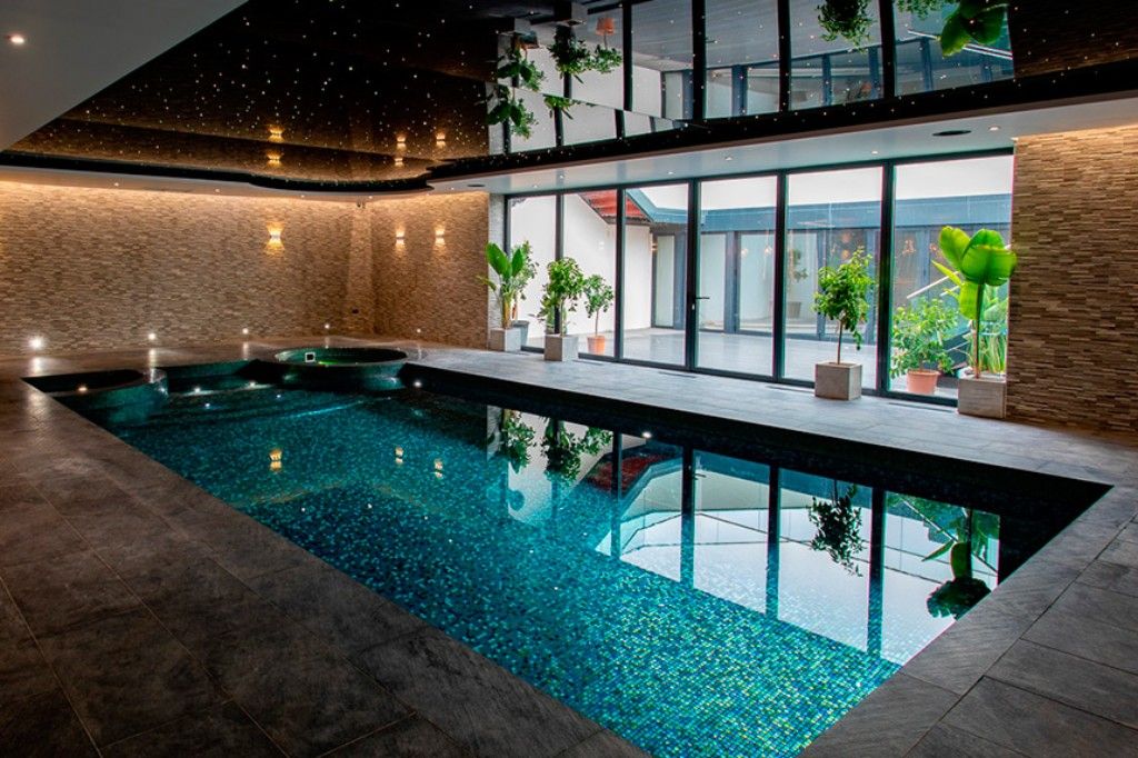 В этом году золотая премия в категории "дизайн бассейна внутри дома" присуждена проекту, который выполнили в компании XL Pools из Великобритании.