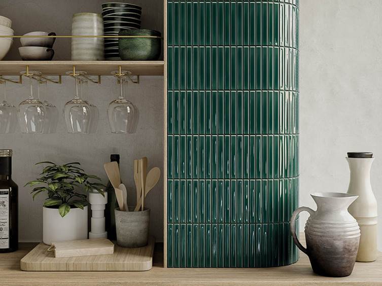 изумрудный акцент из керамогранита для кухни
