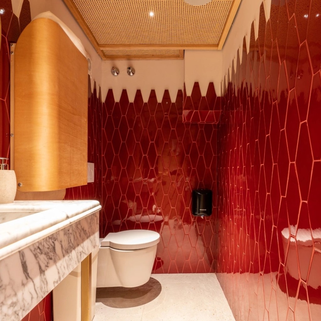 плитка Art Antic l’Alcora в дизайне ресторана «Leone Brasserie»