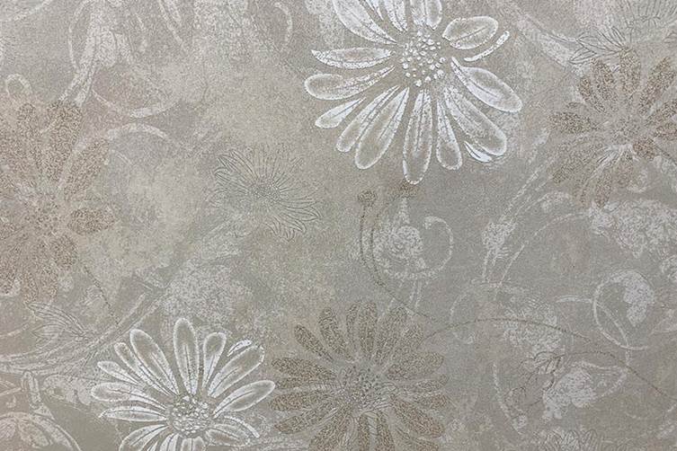 Экспозиция керамической плитки с природными узорами на выставке Cevisama