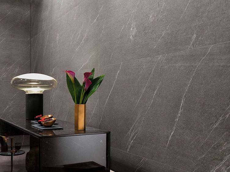 керамогранит под мрамор в серых оттенках