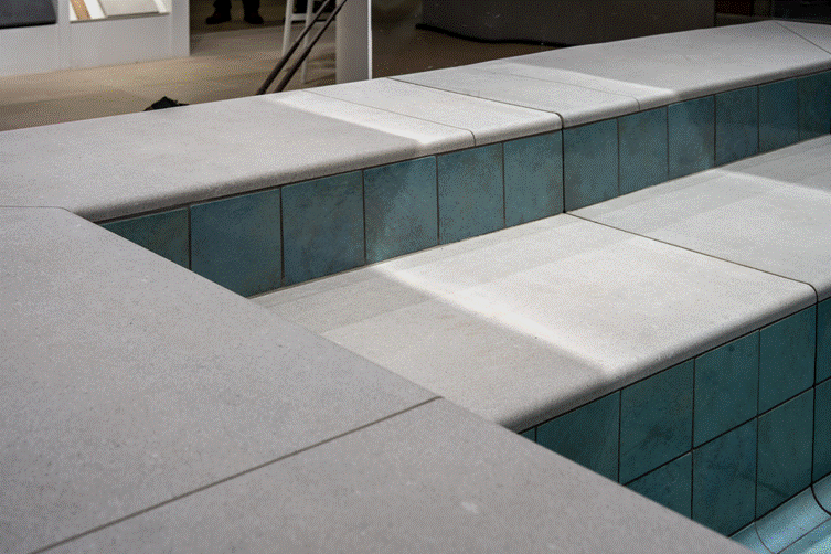 ступени для бассейна из выставки CEVISAMA 2025