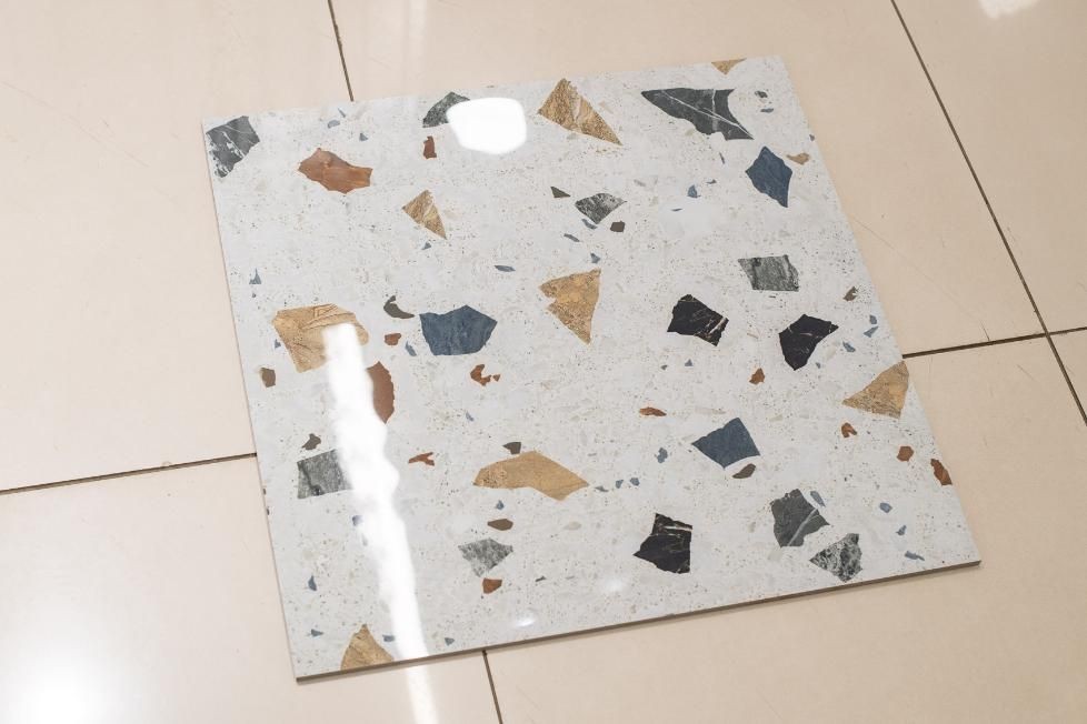 Плитка коллекции Terrazzo Satin не только красиво смотрится, но и обладает практичностью и долговечностью.