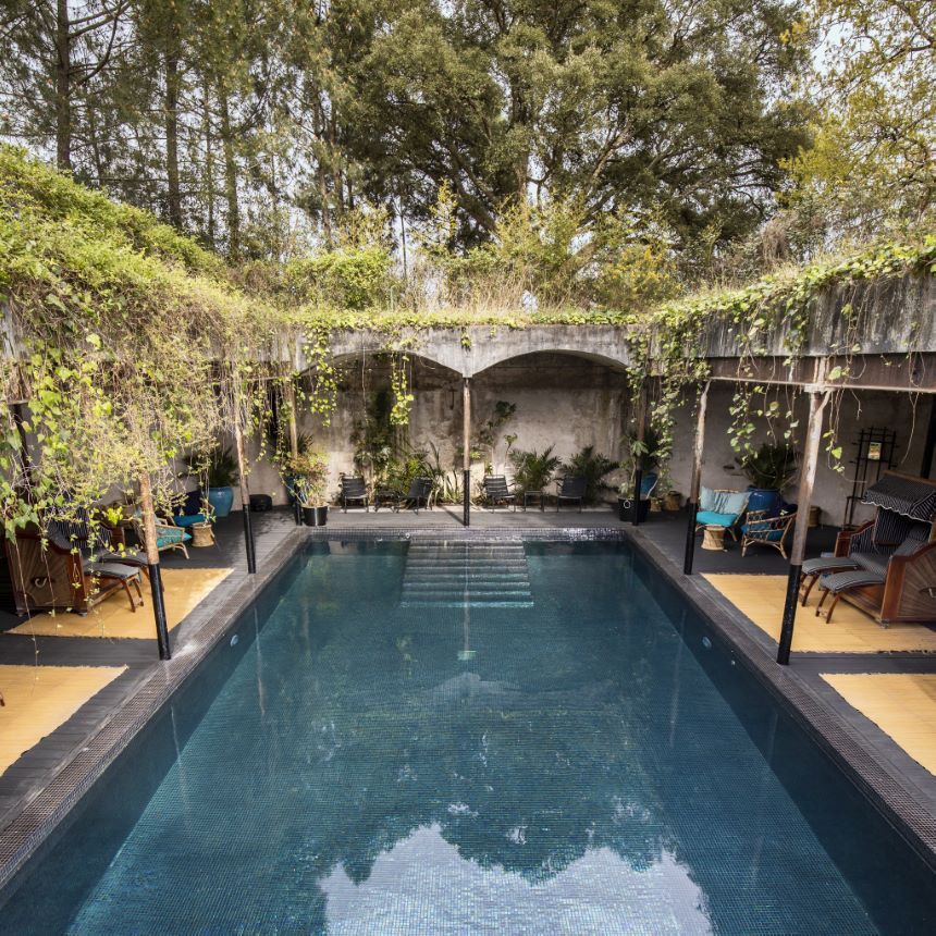 Бывший резервуар водопроводного предприятия превращен в бассейн Бывший резервуар водопроводного предприятия превращен в бассейн