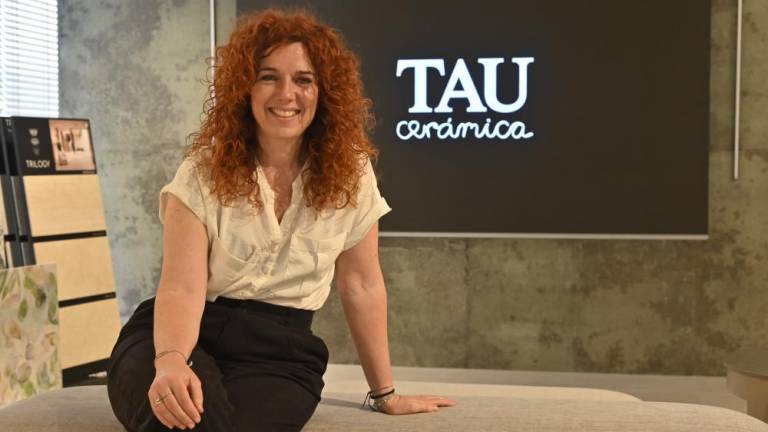 María Izquierdo в выставочном зале TAU Ceramica в городе Онда