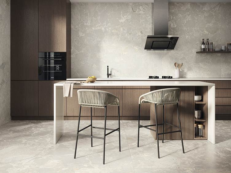 керамогранит с рисунком под мрамор в серых оттенках для кухни