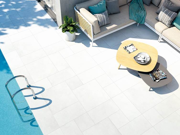 керамогранит для бассейна и террасы в светлых тонах