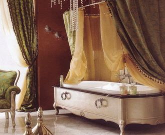 Стиль барокко - массивная ванна необычной формы, с выгнутым краем, высоким подголовником на львиных ножках.