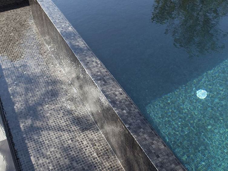 стеклянная мозаика для бассейна