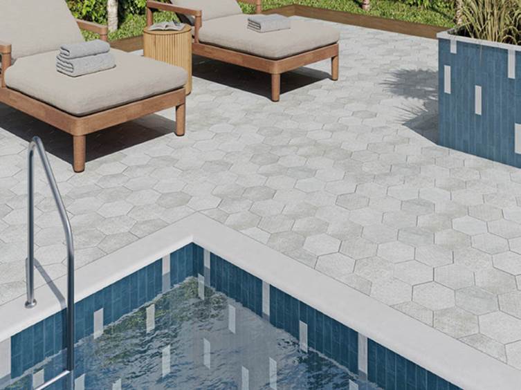 глянцевый керамогранит для бассейна на улице