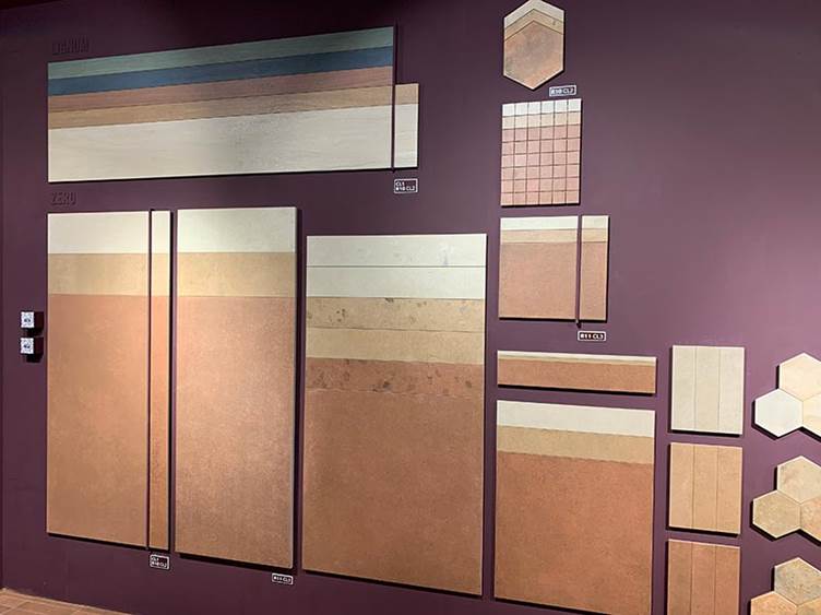 Витрины с образцами плитки и керамогранита на Cevisama 2025