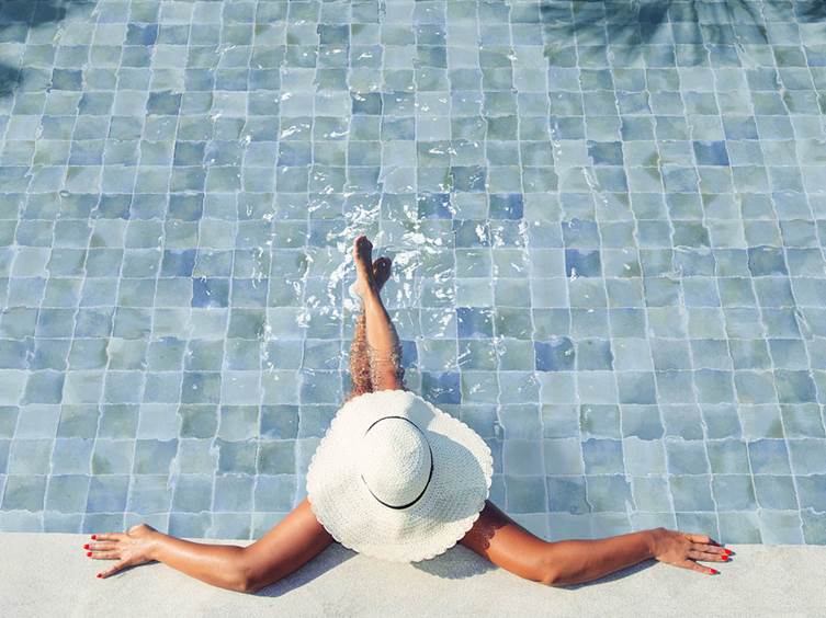 глянцевый керамогранит для отделки бассейна