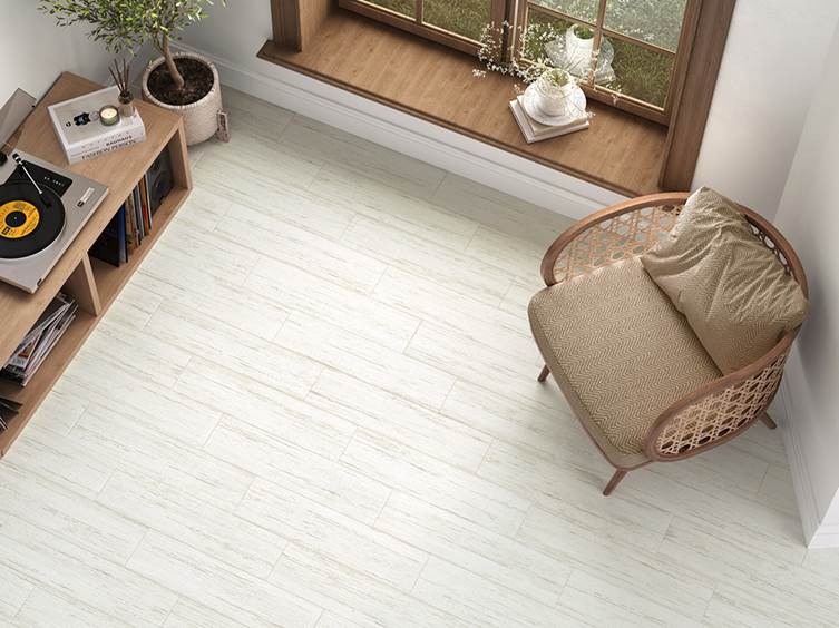 плитка под дерево в светлых тонах