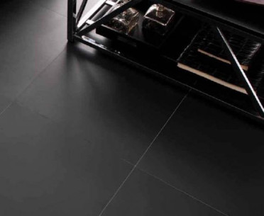 Плитка EXTREME от Porcelanosa (Испания) в интерьере, стиль: черно-белый